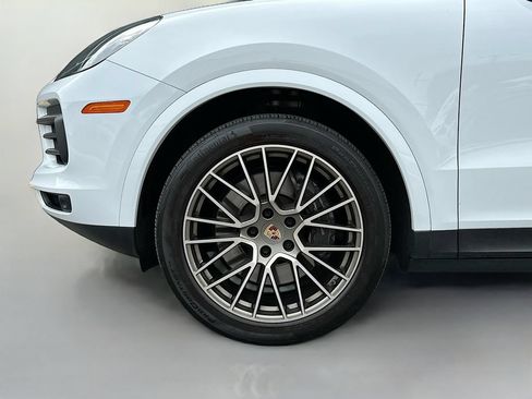 Certified 2023 Porsche Cayenne Platinum Edition AWD/4WD image 33