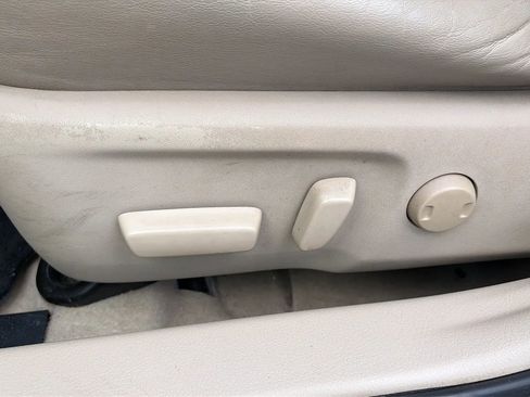 Used 2012 Toyota Camry XLE w/ Leather Pkg FWD image 27
