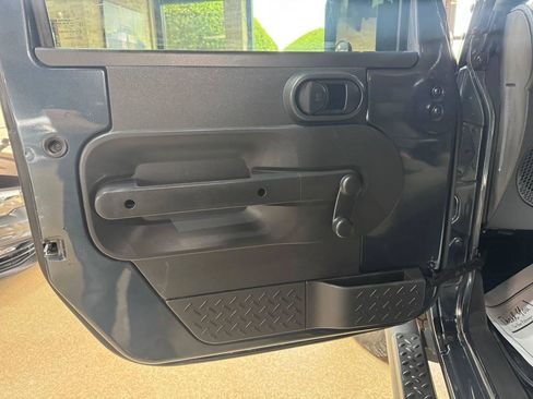 Used 2008 Jeep Wrangler Unlimited X AWD/4WD image 18