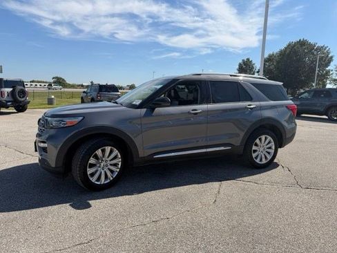Used 2024 Ford Explorer Limited w/ Limited Technology Package AWD/4WD image 8