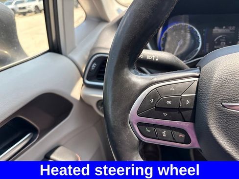 Used 2019 Chrysler Pacifica Touring-L FWD image 19