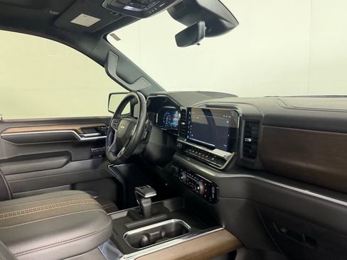 Used 2024 Chevrolet Silverado 1500 High Country AWD/4WD image 30