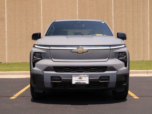 New 2025 Chevrolet Silverado EV LT image 3