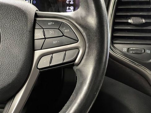 Used 2018 Jeep Grand Cherokee Altitude AWD/4WD image 23