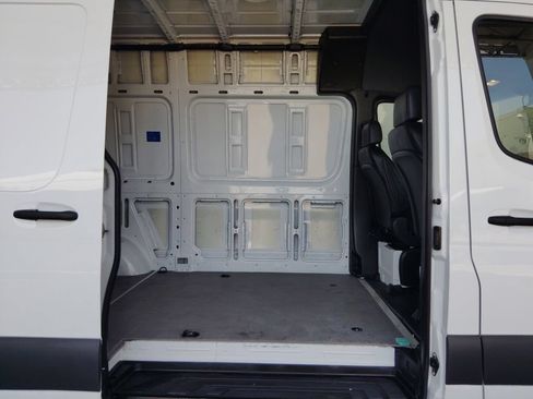 Used 2025 Mercedes-Benz Sprinter 2500 image 13