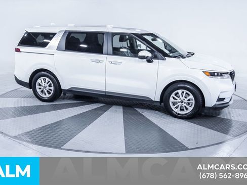 Used 2024 Kia Carnival LX image 13