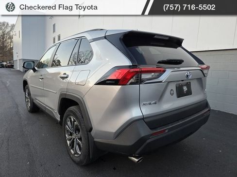 Used 2024 Toyota RAV4 XLE Premium image 5