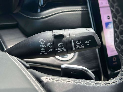 Used 2023 Jeep Grand Cherokee Overland AWD/4WD image 18