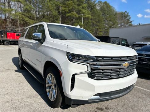 Used 2023 Chevrolet Suburban Premier image 1