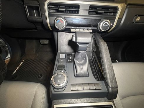 Certified 2025 Toyota Tacoma SR5 AWD/4WD image 11
