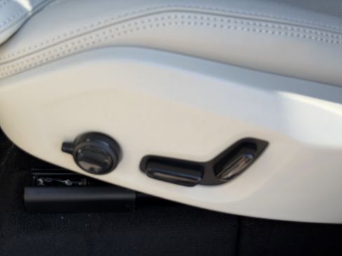 New 2026 Volvo XC60 T8 Ultra w/ Climate Package image 19