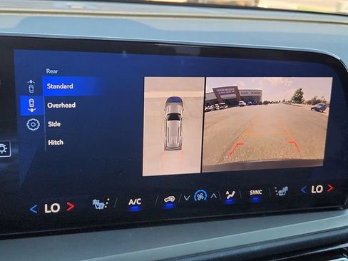 Used 2025 Chevrolet Traverse LT w/ Driver Confidence Package FWD image 14