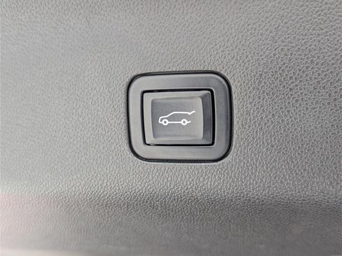Used 2023 Chevrolet Tahoe High Country AWD/4WD image 16