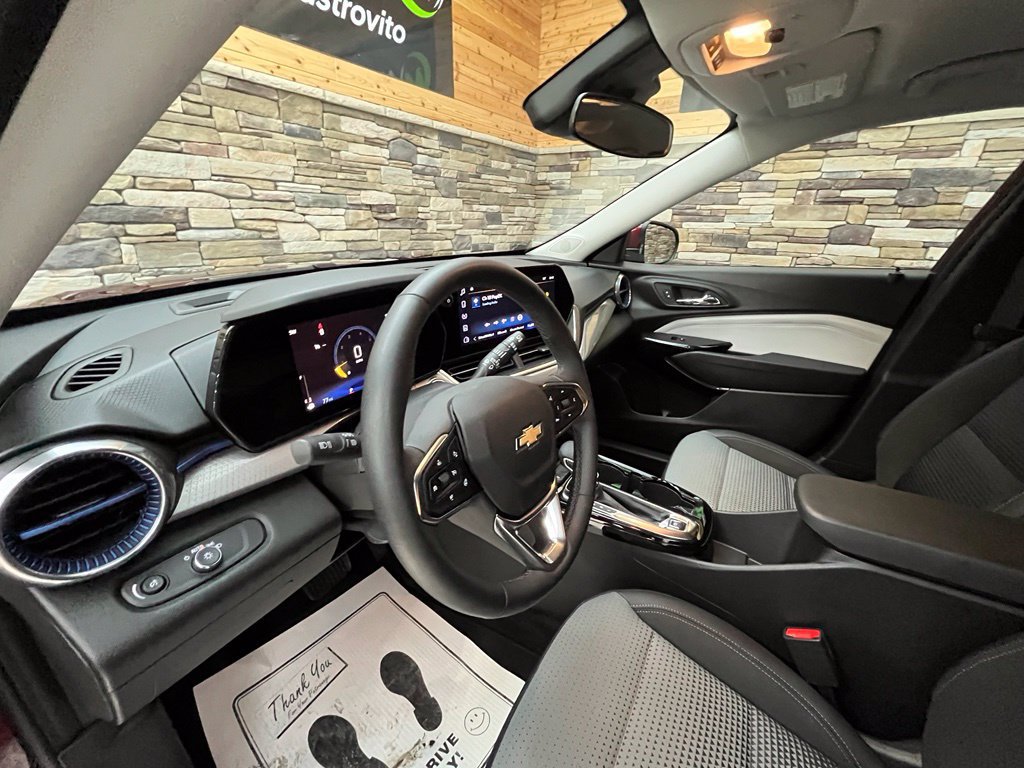 Used 2024 Chevrolet Trax LT w/ Driver Confidence Package FWD image 19