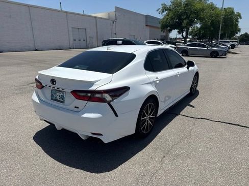 Used 2023 Toyota Camry SE FWD image 4