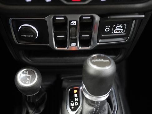 Used 2025 Jeep Gladiator Sport AWD/4WD image 27