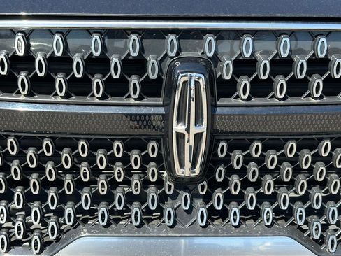 Used 2025 Lincoln Navigator Reserve AWD/4WD image 38