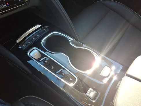 Used 2023 Buick Envision Essence image 19