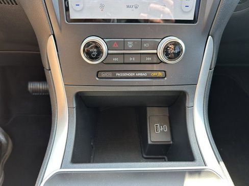 Used 2024 Ford Edge SE w/ Black Appearance Package image 18