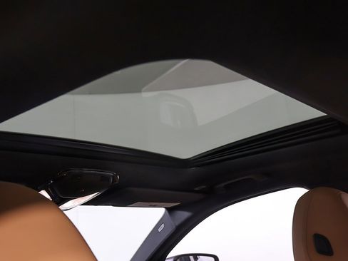 Used 2021 BMW 330i xDrive Sedan w/ Premium Package image 16