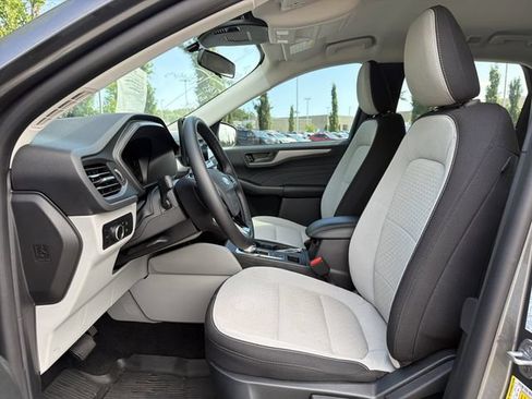 Used 2025 Ford Escape Active w/ Tech Pack #1 FWD image 7