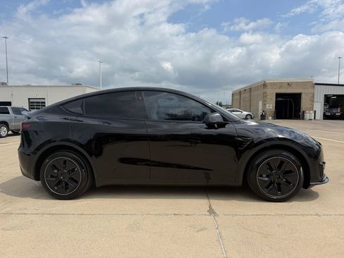 Used 2024 Tesla Model Y Long Range AWD/4WD image 4