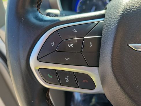 Used 2019 Chrysler Pacifica Touring-L FWD image 24
