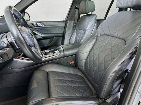 Used 2024 BMW X5 xDrive40i w/ M Sport Package image 8
