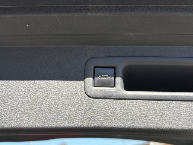 Used 2023 Toyota Highlander XLE AWD/4WD image 42