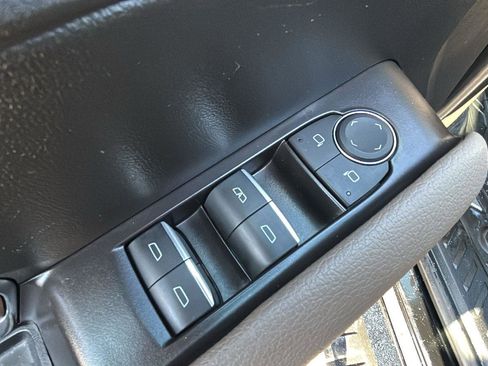 Used 2023 GMC Canyon Denali image 24