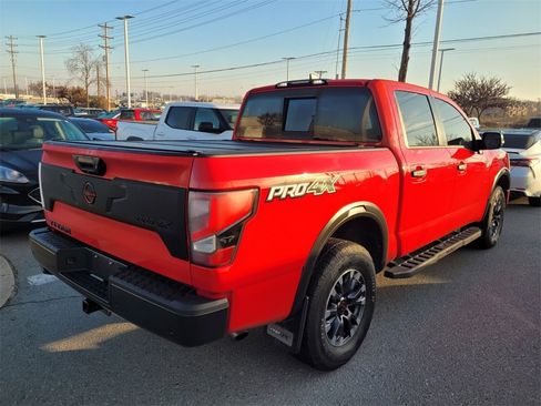 Used 2024 Nissan Titan PRO-4X w/ Pro-4x Convenience Package image 10