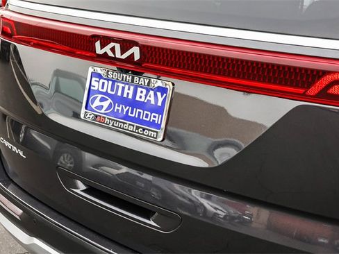 Used 2024 Kia Carnival LX image 7