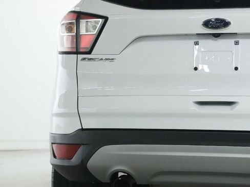 Used 2018 Ford Escape SE w/ Ford Safe & Smart Package image 43