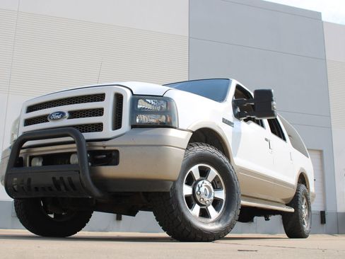 Used 2005 Ford Excursion Eddie Bauer RWD image 4
