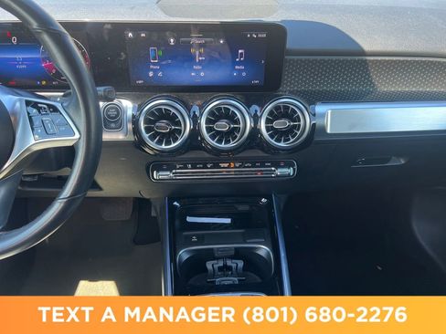Used 2025 Mercedes-Benz GLB 250 4MATIC image 17
