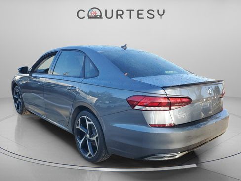 Used 2020 Volkswagen Passat 2.0T R-Line image 2