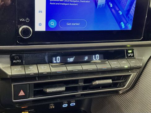 Used 2025 Toyota Camry SE FWD image 24