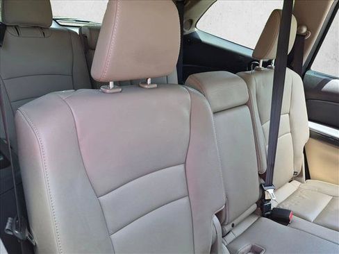 Used 2019 Honda Pilot Touring image 17