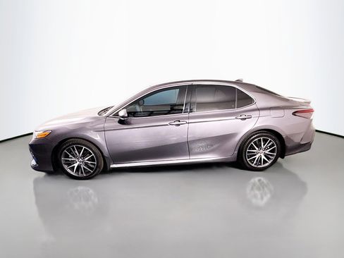 Used 2022 Toyota Camry XLE FWD image 6