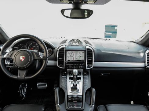 Used 2013 Porsche Cayenne Turbo AWD/4WD image 13