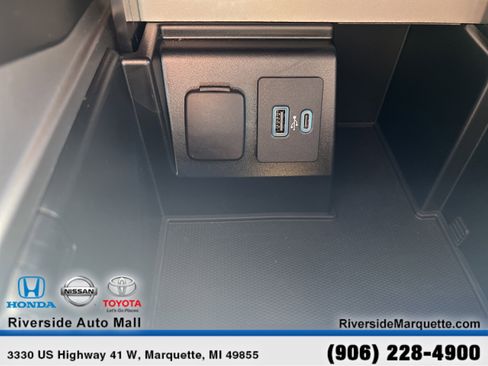 Used 2020 Ford Explorer XLT w/ Class III Trailer Tow Package AWD/4WD image 18