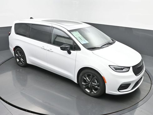New 2026 Chrysler Pacifica Select image 44