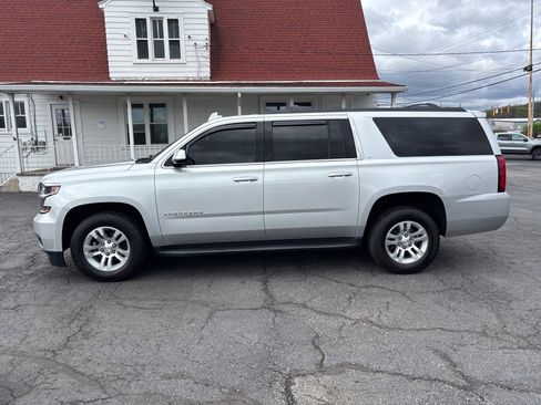 Used 2018 Chevrolet Suburban LT image 4