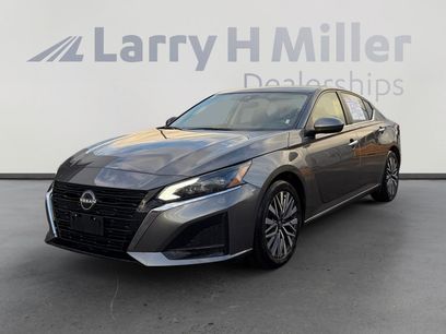 Used 2023 Nissan Altima 2.5 SV