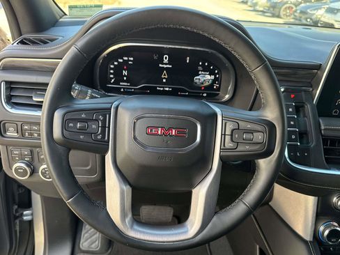 Used 2023 GMC Yukon SLT w/ SLT Luxury Package image 30