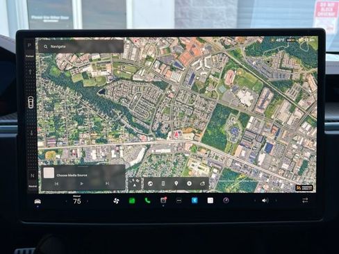 Used 2021 Tesla Model S Plaid image 11