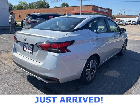 Used 2023 Nissan Versa SV image 7