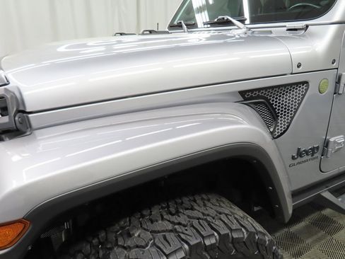 Used 2021 Jeep Gladiator Sport image 40