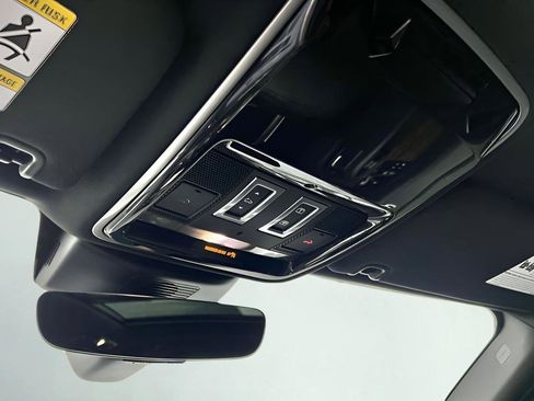 Used 2019 Land Rover Range Rover Long Wheelbase Supercharged image 57