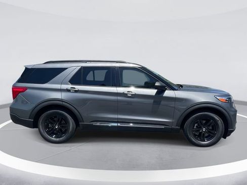 Certified 2023 Ford Explorer XLT w/ Equipment Group 202A RWD image 4